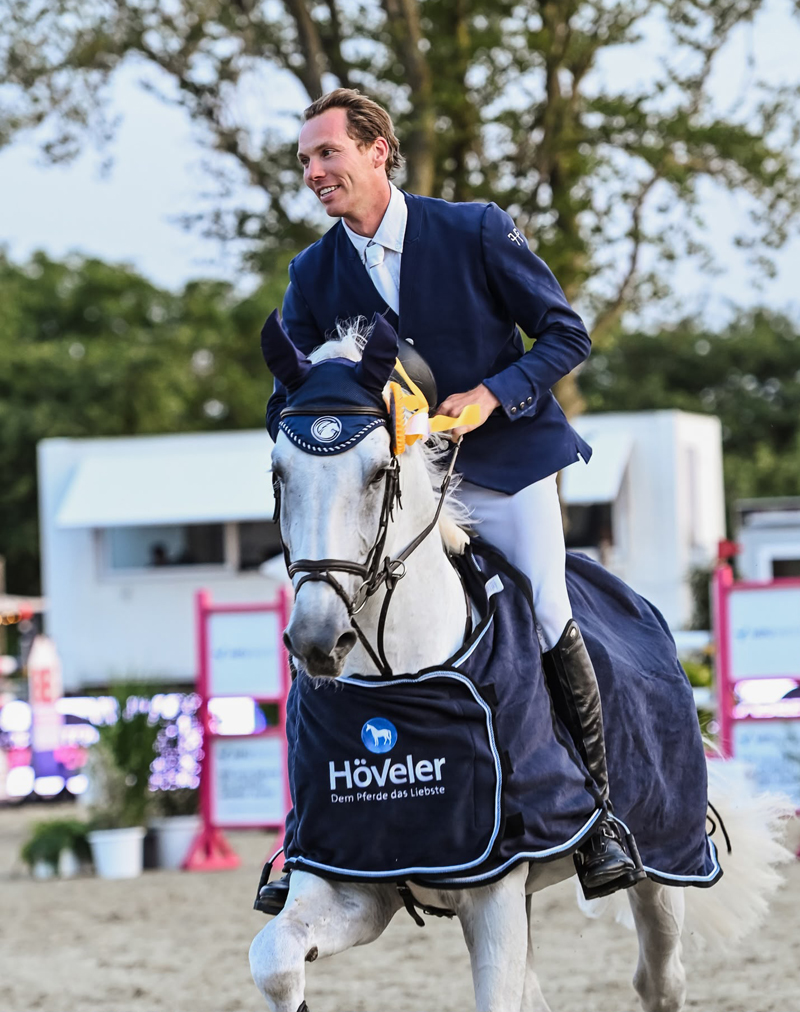 Gerben Morsink tijden s zijn ereronde met Corthago Z. Foto © Frederike Markett.