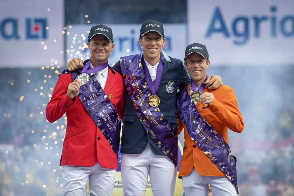 Maikel van der Vleuten (rechts) op het podium met wereldkampien Henrik von Eckermann (midden) en Jérome Guery. Foto © FEI 