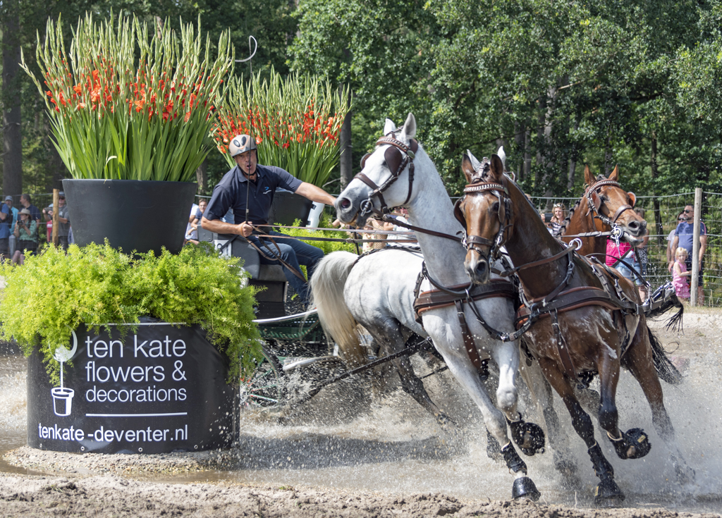 Foto's Mark Weusthof (boven) en Antonie ter Harmsel © Gerben Olthof Driving Images