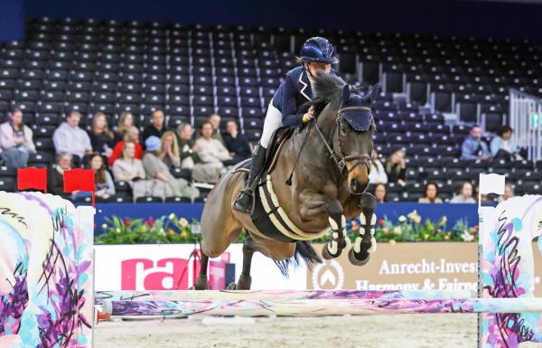 Cindy Kosse met MSH Mickey. Foto © Ashley Claus.