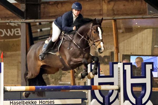 Jordy Wilken met Excellence.