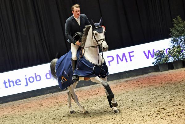 Foto Mart IJland met Phenix van de Noordheuvel © Mariol Middel