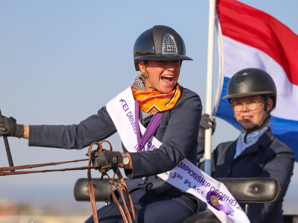 Blij met brons na de vaardigheid.