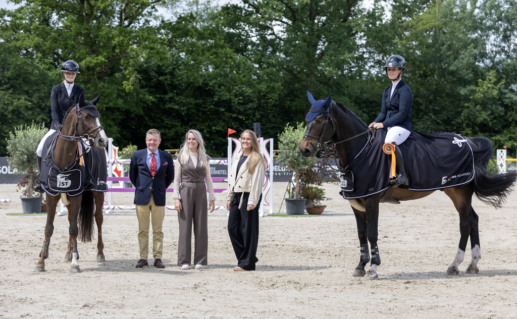 Jessie Wiefferink en Noa Grevinga wonnen elk een groep. Foto © Fototrailer.