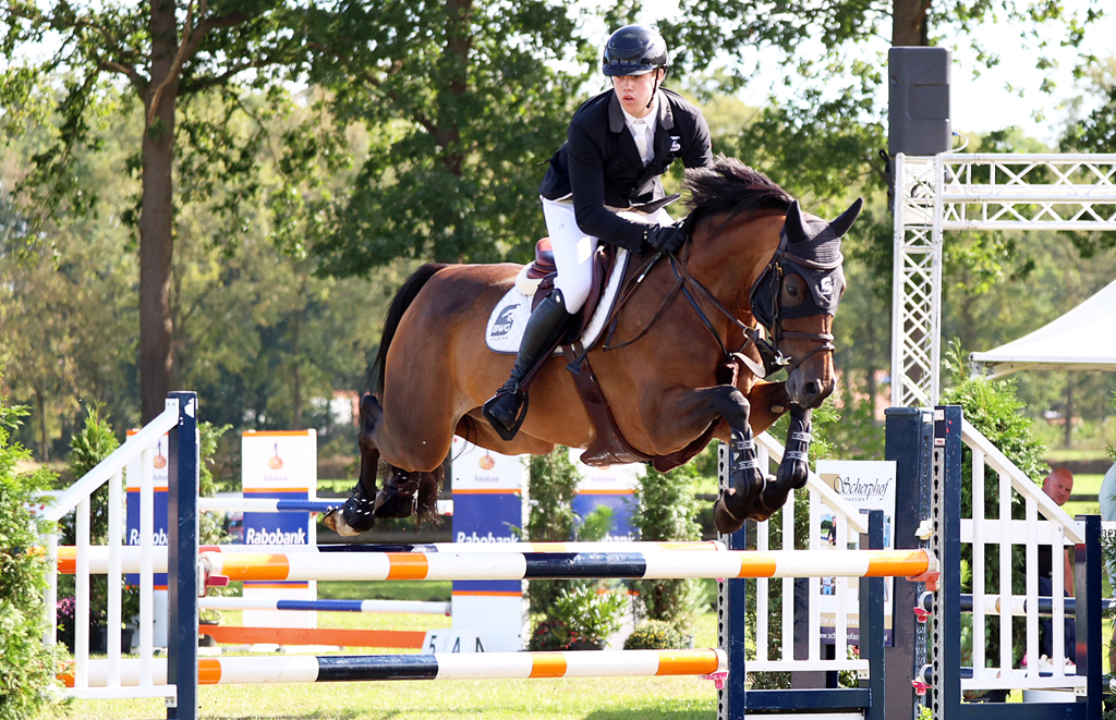 Lars Schröder won over 1,30 meter met El Chacca PS.