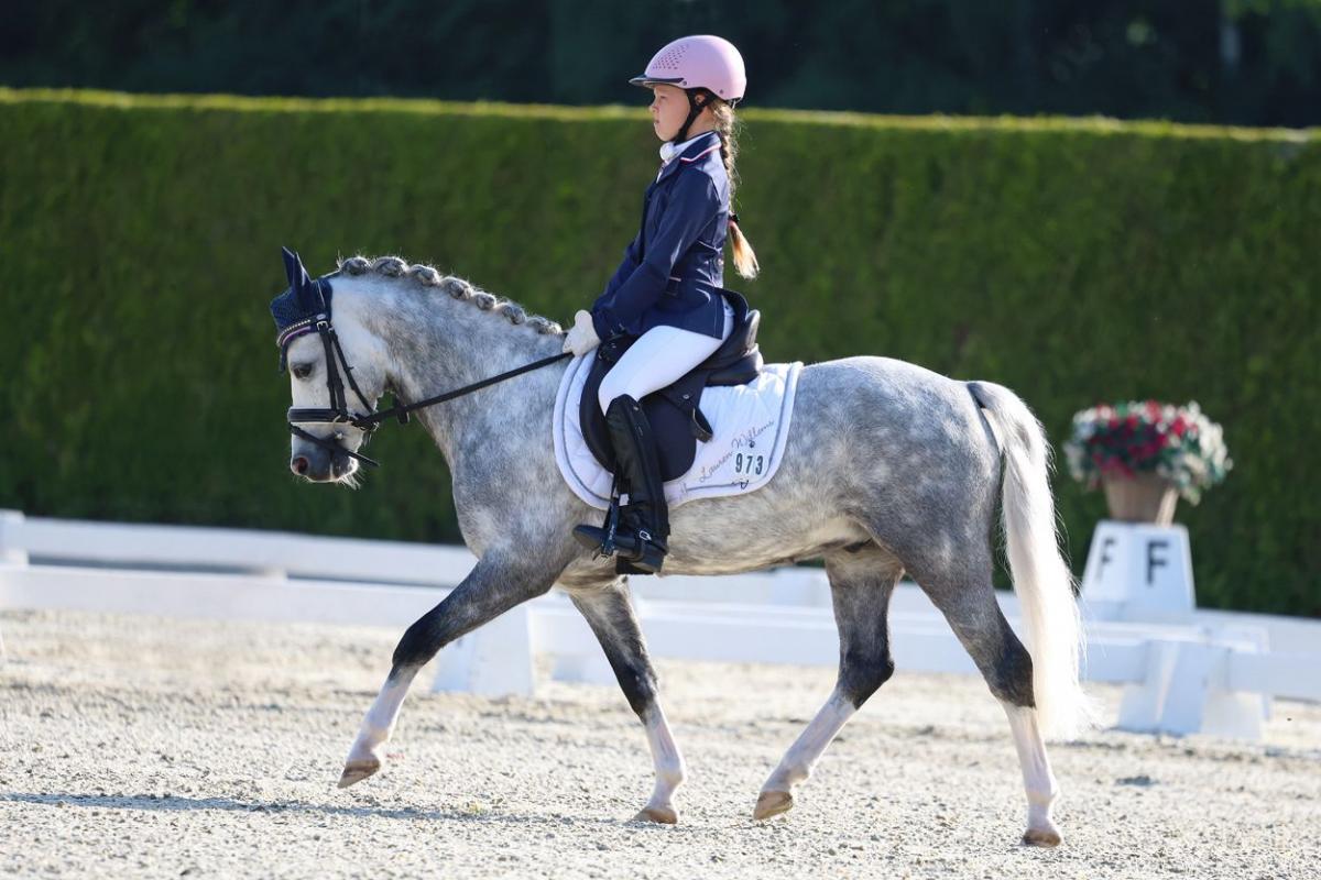 Lauren met Hidde na het behalen van het kringkampioenschap. Foto © Marjon Hoen.