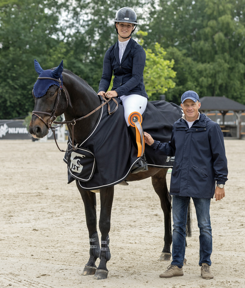 Noa Grevinga met rubrieksponsor Willem Greve. Foto © Fototrailer